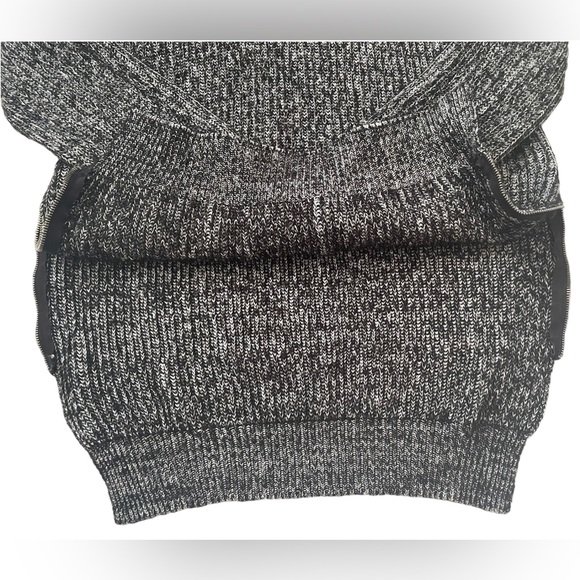 Zara Women’s Turtleneck Asymmetrical Knit Sweater Size M - Picture 6 of 9